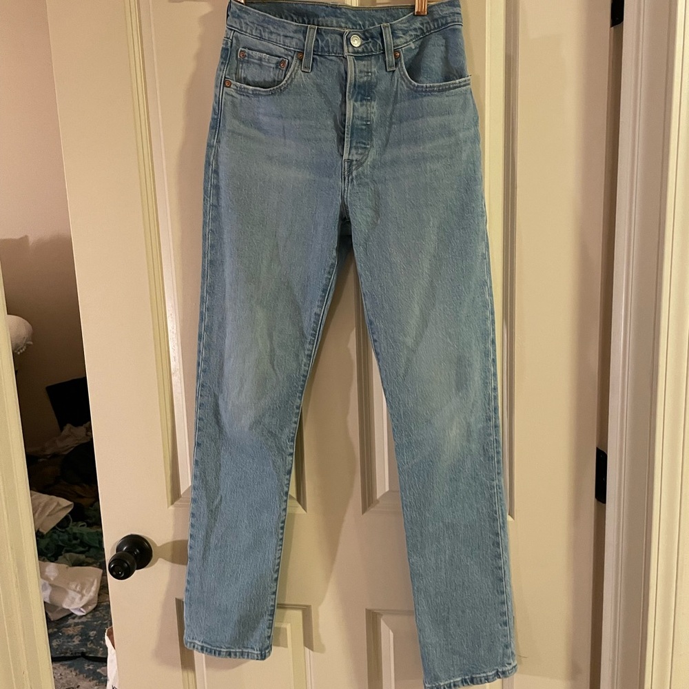 BARELY WORN Levi’s 501 Straight Leg 27 Waist Light Wash Straight Leg Denim Jean